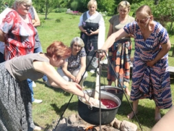 Sadarbojas audējas no Sarkaņiem un Rīgas