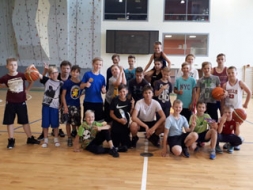 Basketbolistu vasaras darbs nometnēs