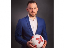 “Citiem asinīs ir benzīns, man – futbols”