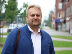 „Nevaru strādāt ar pusjaudu”