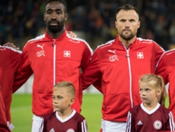 Spēlētāju pavadone starptautiskā futbola spēlē