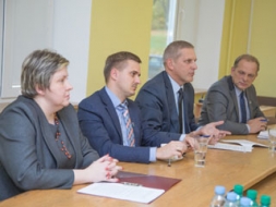 Neatbalsta piedāvāto slimnīcu sadarbības modeli