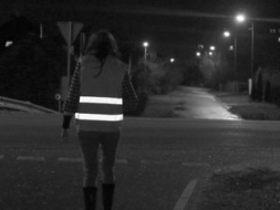 Atstarojošās vestes un ziemas riepas – pašu drošībai