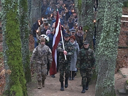 Tauta dzīvo savos varoņos