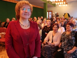 Svin pirmās dzejas grāmatas izdošanu