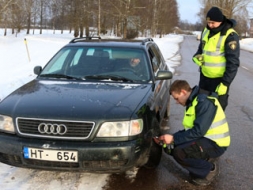 Veikta auto tehniskā kontrole uz ceļiem