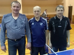 Galda tenisu spēlē ar lielu aizrautību