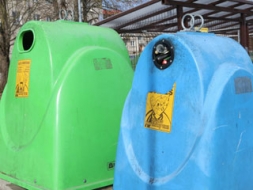 Cik bieži izved šķirojamo atkritumu konteinerus?