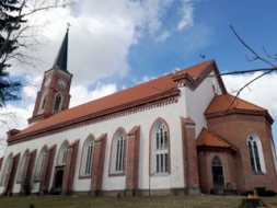 Ja pamatā kaparā iekalta egle…