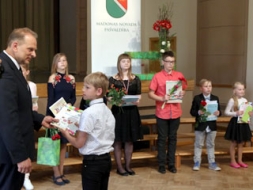 Sveic labākos novada skolēnus