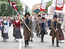 Gājienā apliecina latvisko stāju