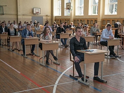 Vidusskolu beidzēji saņem sertifikātus