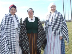 Gūst panākumus latviešu tautastērpu skatē