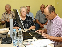 Barikāžu dalībnieki saņem apliecības