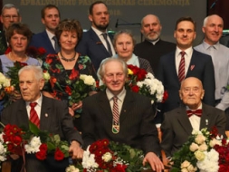 Pasniegti Madonas novada pašvaldības apbalvojumi