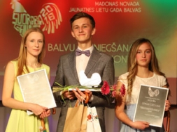 Saņem balvu “Sudraba gailis 2018”