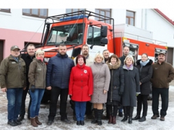 Jauna meža ugunsdzēsības automašīna