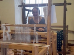 Darbu uzsāk rokdarbu un aušanas studija