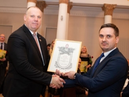 Apbalvo Zemessardzes atbalstītājus