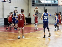 U-13 basketbolisti kāpj augstāk