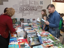 Grāmatu svētki turpina aizraut