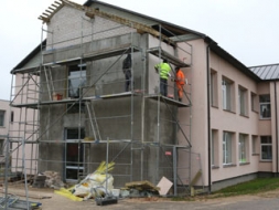 Turpinās lifta izbūve