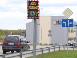 Pilsētā jaunas ceļa zīmes