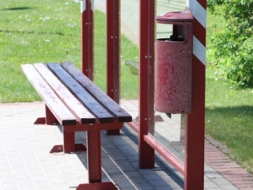 Kāpēc pieturās nav atkritumu urnu?