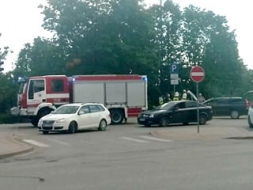 Kā rīkoties, ja aizdegas automašīna
