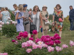 Peonijas sapulcina ap 3000 apmeklētāju