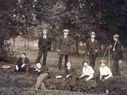 Aicinām ielūkoties vecajos fotoalbumos