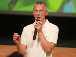 Stiprina skolotājus jaunajā darbu cēlienā