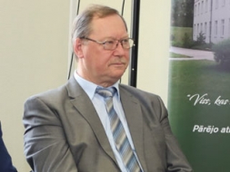 Protestējot atstāj domes sēdi