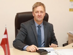 „Tomēr vēl ticu veselajam saprātam”
