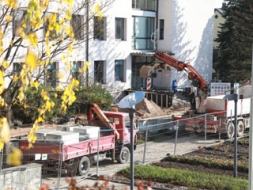 Labiekārto novada domes ēkas ieeju