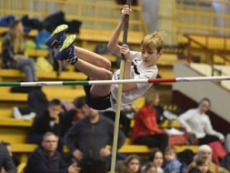 Trīs medaļas Latvijas U-14 čempionātā telpās