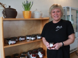 Vietējo dārzeņu produkcija – burciņās