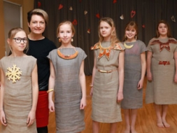 Dziesmu svētkiem pošas modes studija