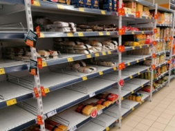 Veikalu plaukti tiek papildināti