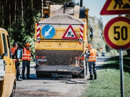 Uzsāk bedru masveida remontu uz valsts autoceļiem