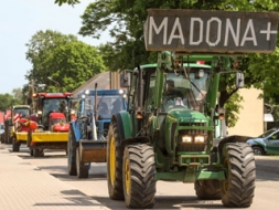 Protesta braucienā varakļānieši pauž nostāju
