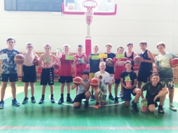 Jaunie basketbolisti dienas nometnē