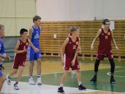 Basketbola turnīrā zēniem un jauniešiem