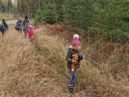 “Lapsu tūre” izbauda brīvību no sprostiem