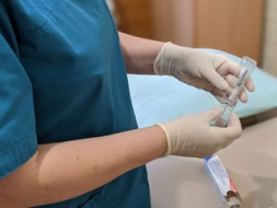 Tuvojas gripas sezona, trūkst vakcīnu