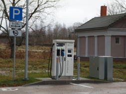 Elektromobiļu ātrās uzlādes stacija arī Ērgļos