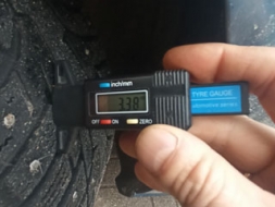 Vai pie riepu pārbaudes var anulēt atļauju piedalīties satiksmē?