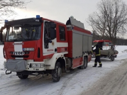 Pilnveido zināšanas glābšanas darbos uz ledus