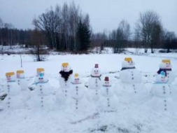 Sniegavīru pilsētiņas saime