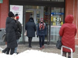 Rindas pie veikaliem veidojas arī Madonā